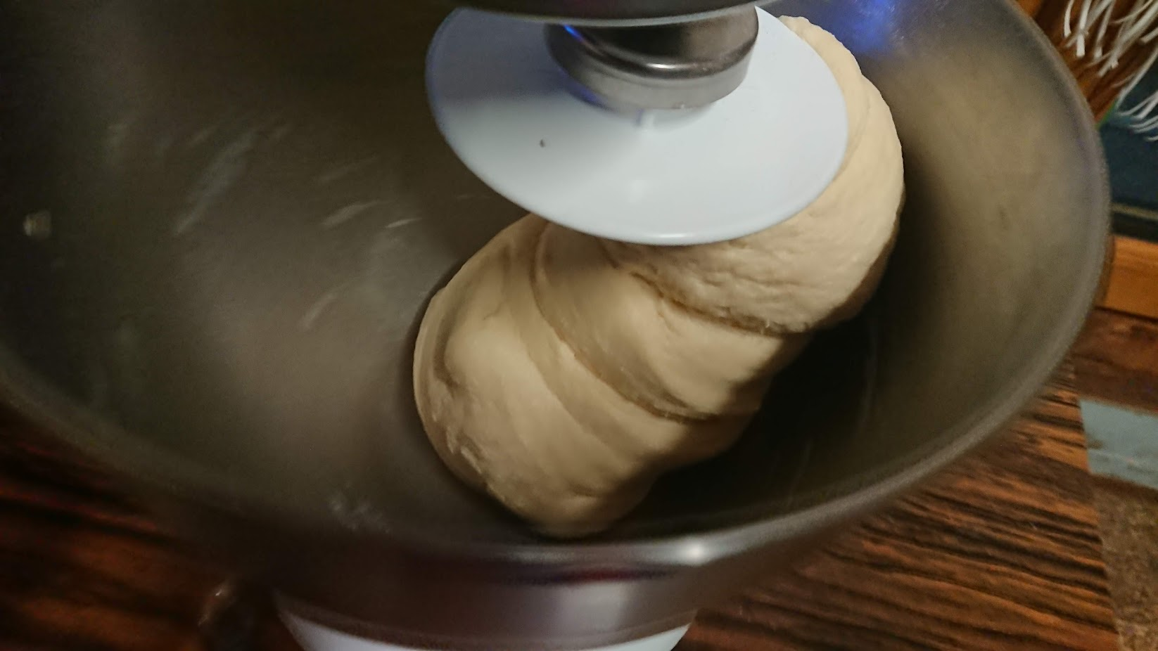 Pâte au pétrin — le travail de fond, discret mais essentiel