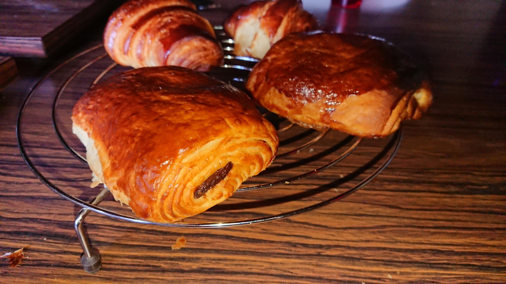 Viennoiseries dorées — livraison chaude et régulière